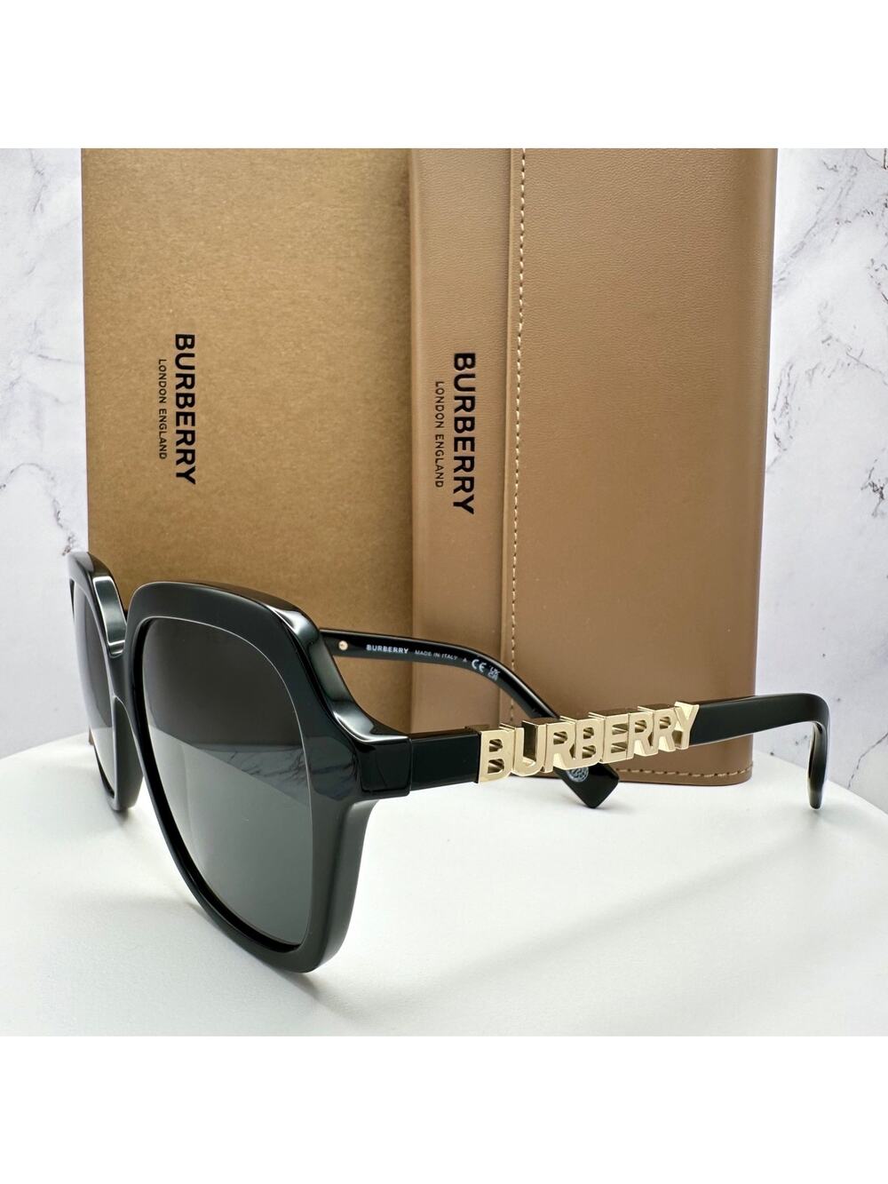 New Burberry Sunglasses Black Square Gold Metal Cut Out BURBERRY Logo Womens - Picture 1 of 16